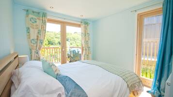 3 makuuhuonetta, silitysrauta/-lauta, ilmainen Wi-Fi, vuodevaatteet