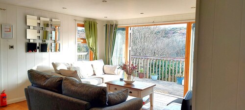 Idyllic Setting On Valley Side 500yds To The Beach