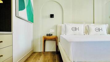 1 slaapkamer, geluiddichte muren, een strijkplank/strijkijzer, wifi