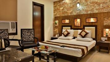 Deluxe Room, 1 Bedroom, Private Bathroom, City View | Premium bedding, in-room safe, desk, soundproofing