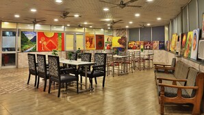 Daily continental breakfast for a fee - Hotel KNK International (New Delhi)