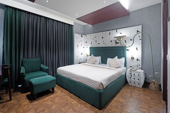 Premium Tek Büyük Yataklı Oda, 1 Yatak Odası | Kaliteli yatak takımı, odada kasa, masa, ses yalıtımı 