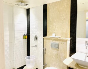 Dusche, Hydromassagedusche, Designer-Toilettenartikel, Haartrockner