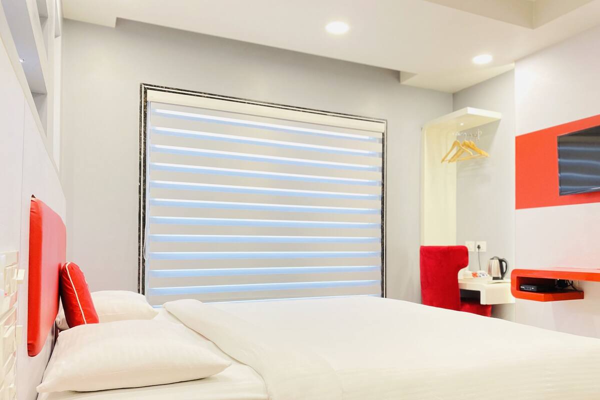 Superior-Zimmer | Hochwertige Bettwaren, Betten mit Memory-Foam-Matratzen, Zimmersafe
