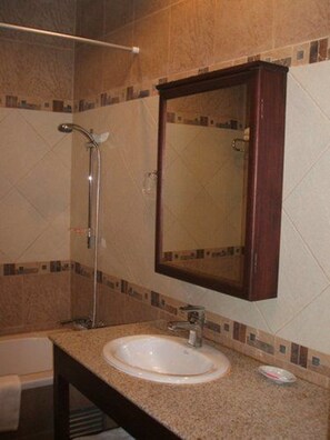 Duschwanne, Komfortbadewanne, Handtücher