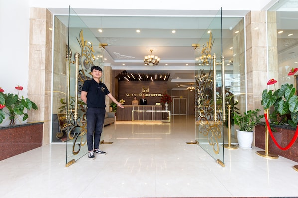 Property entrance - Mai Thang Hotel (Da Lat)