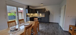 Kühlschrank, Mikrowelle, Ofen, Geschirrspüler