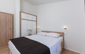 2 bedrooms, free WiFi, bed sheets - 2 bedroom amazing apartment in Split (Split)