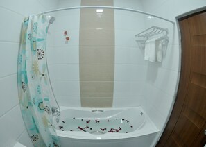 Suite | Deep soaking bathtub - Hotel 89 (Mandalay)