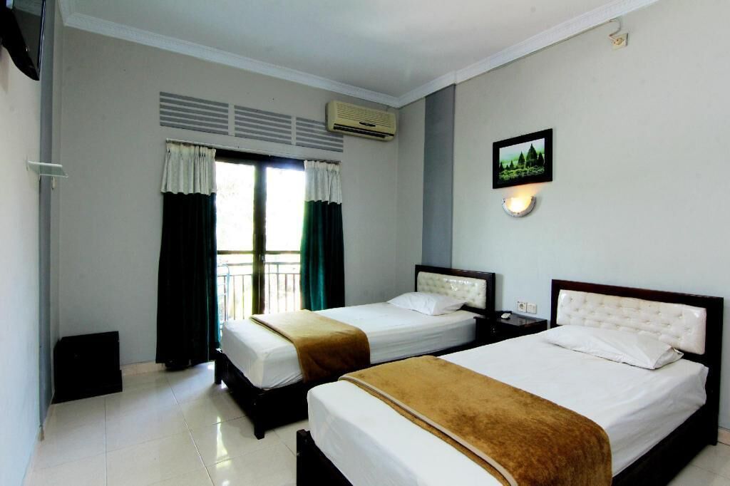Premium bedding, desk, free WiFi
