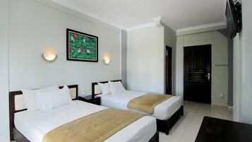 Family Room | Premium bedding, desk, free WiFi