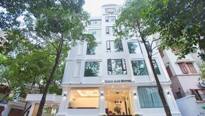 A multi-story building with a sign reading "Dinh Ami Hotel". - Dinh Ami Hanoi Hotel (Hanoi)
