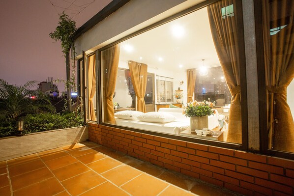 Suite Signature, 1 cama de matrimonio grande, patio, vistas a la ciudad | Terraza o patio