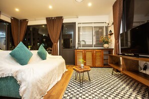 Executive Suite, 1 King Bed, City View | Minibar - Dinh Ami Hanoi Hotel (Hanoi)