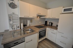 Refrigerador, microondas, horno y lavavajillas 