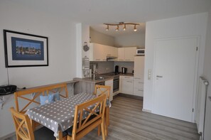 Refrigerador, microondas, horno y lavavajillas 