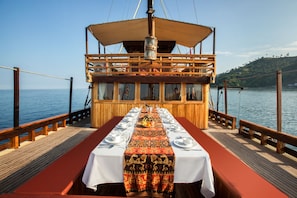 Outdoor dining - Plataran Phinisi Felicia (Labuan Bajo)