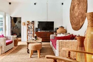 Comfort-Villa, 3 Schlafzimmer | Wohnbereich | LCD-Fernseher