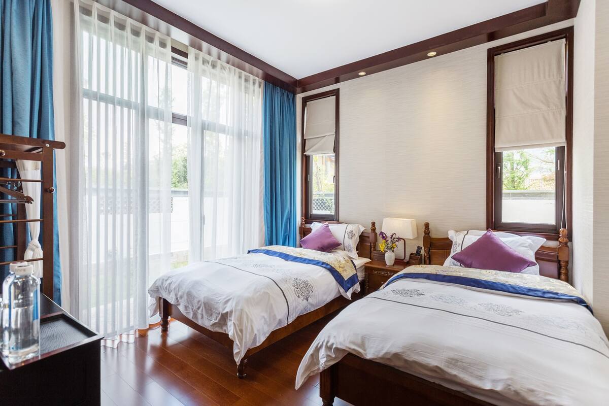 1 bedroom, minibar, individually decorated, desk