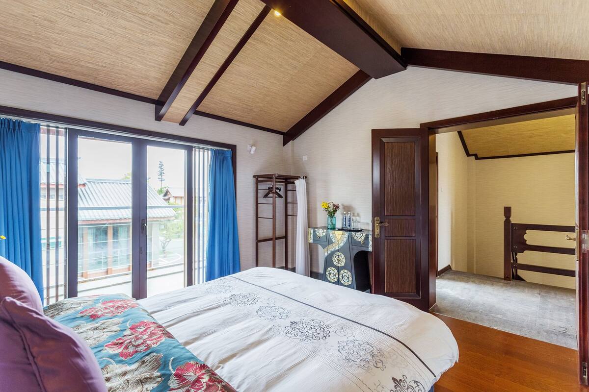 1 bedroom, minibar, individually decorated, desk