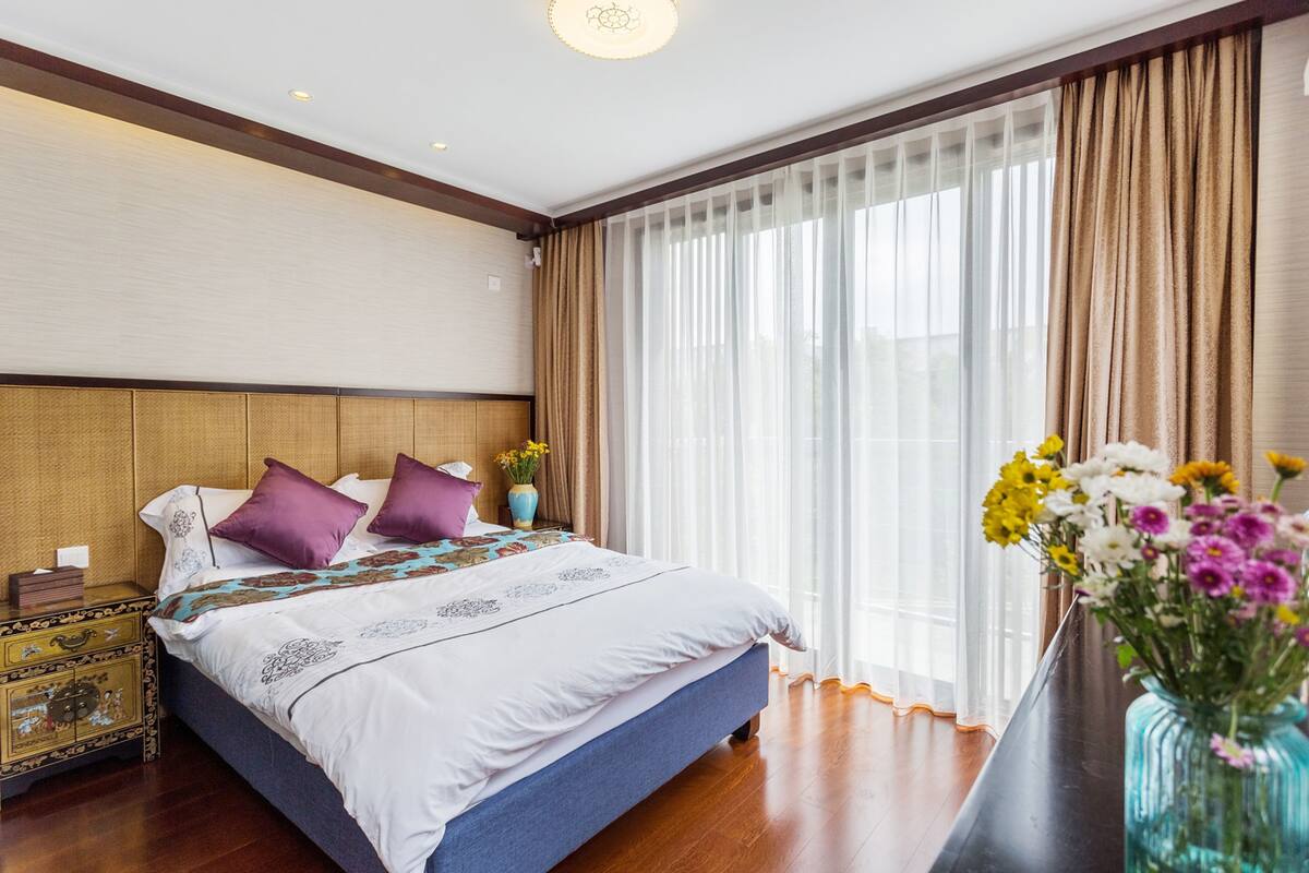 1 bedroom, minibar, individually decorated, desk