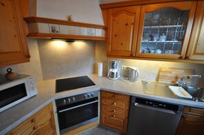 Kühlschrank, Mikrowelle, Ofen, Geschirrspüler