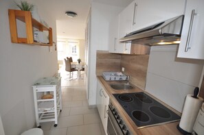 Kühlschrank, Mikrowelle, Ofen, Geschirrspüler