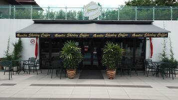 Coffee shop