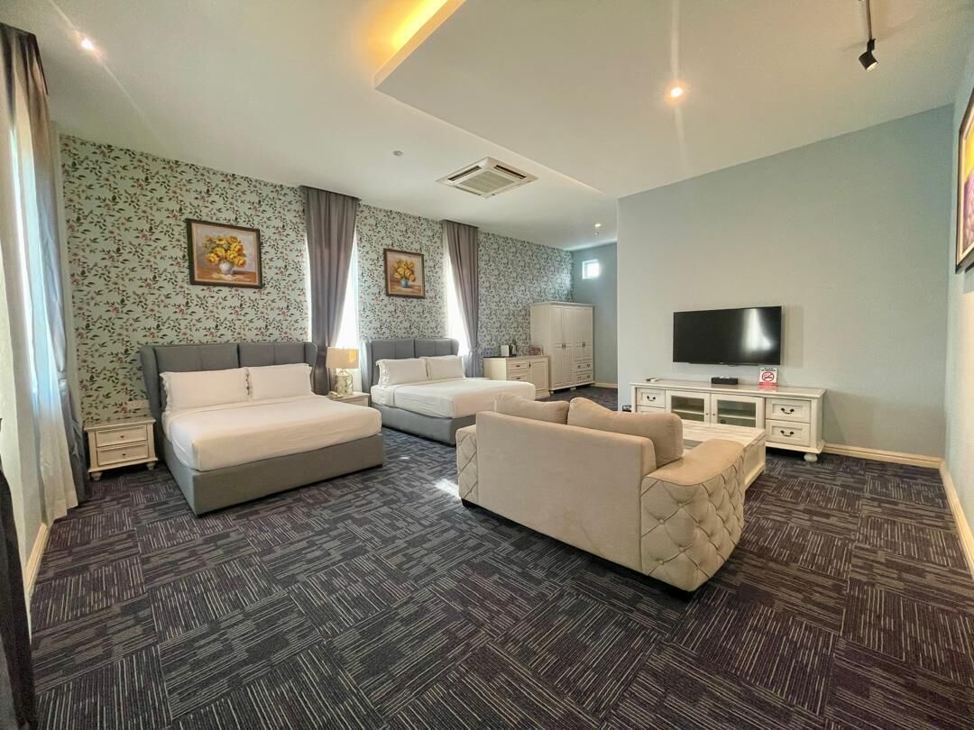 Family Room, 2 Queen Beds, Private Bathroom, Garden View