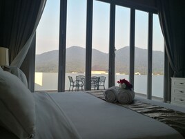 独特客房, 1 张特大床, 阳台, 山景 | 阳台