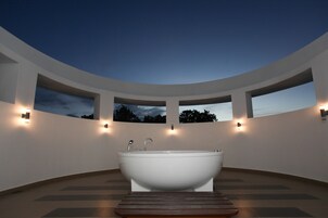 独特客房, 1 张特大床, 按摩浴缸, 山景 | 阳台