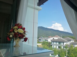 Rom – exclusive, 1 kingsize-seng, massasjebadekar, fjellutsikt | Fjellutsikt