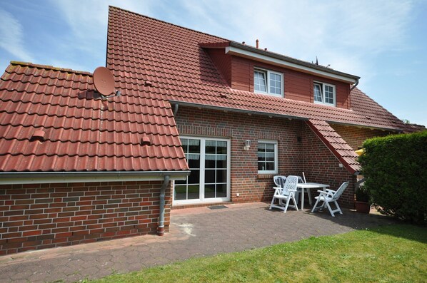 Unclassified image, 1 of 20, button