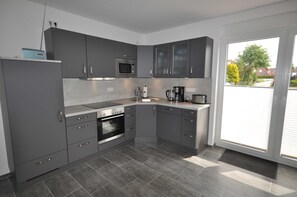 Kühlschrank, Mikrowelle, Ofen, Geschirrspüler