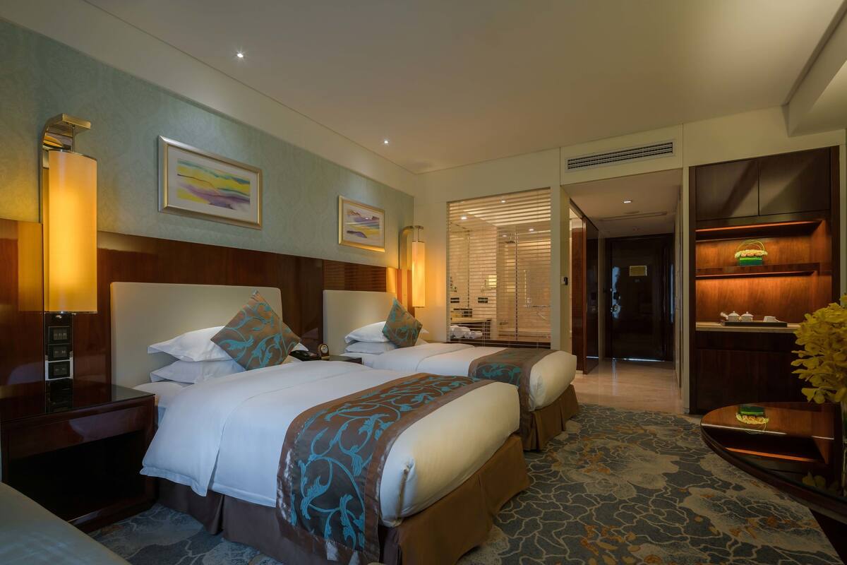 Superior Twin Room | Minibar, in-room safe, desk, blackout curtains