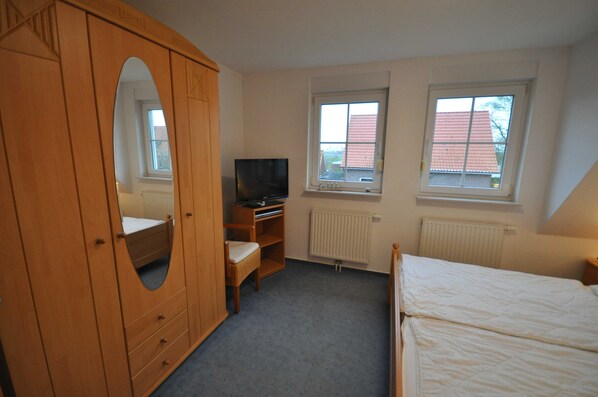 3 Schlafzimmer, Reisekinderbett, WLAN
