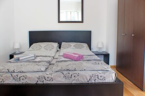 Comfort-Apartment, 1 Schlafzimmer, Küche | 1 Schlafzimmer, Babybetten, kostenloses WLAN, Bettwäsche