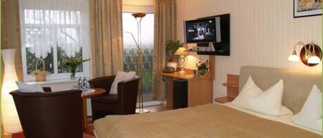 1 Schlafzimmer, Schreibtisch, WLAN, Bettwäsche