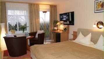 1 bedroom, desk, WiFi, bed sheets