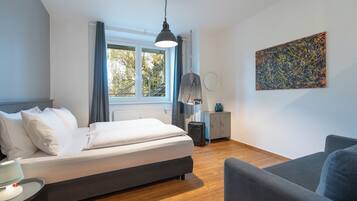 Premium-Apartment, 4 Schlafzimmer, barrierefrei, Terrasse | Individuell dekoriert, individuell eingerichtet