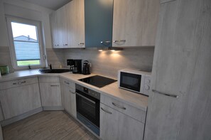 Kühlschrank, Mikrowelle, Ofen, Geschirrspüler