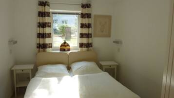 1 bedroom, bed sheets