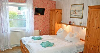01 small double room /1 adult + 1 child up to 14 years - Pension in the seaside resort of Breege
