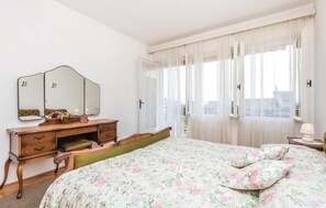 3 bedrooms, free WiFi, bed sheets
