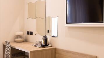 Comfort-Vierbettzimmer | Hochwertige Bettwaren, Zimmersafe, Schreibtisch, schallisolierte Zimmer