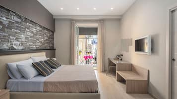 Comfort-Vierbettzimmer | Hochwertige Bettwaren, Zimmersafe, Schreibtisch, schallisolierte Zimmer