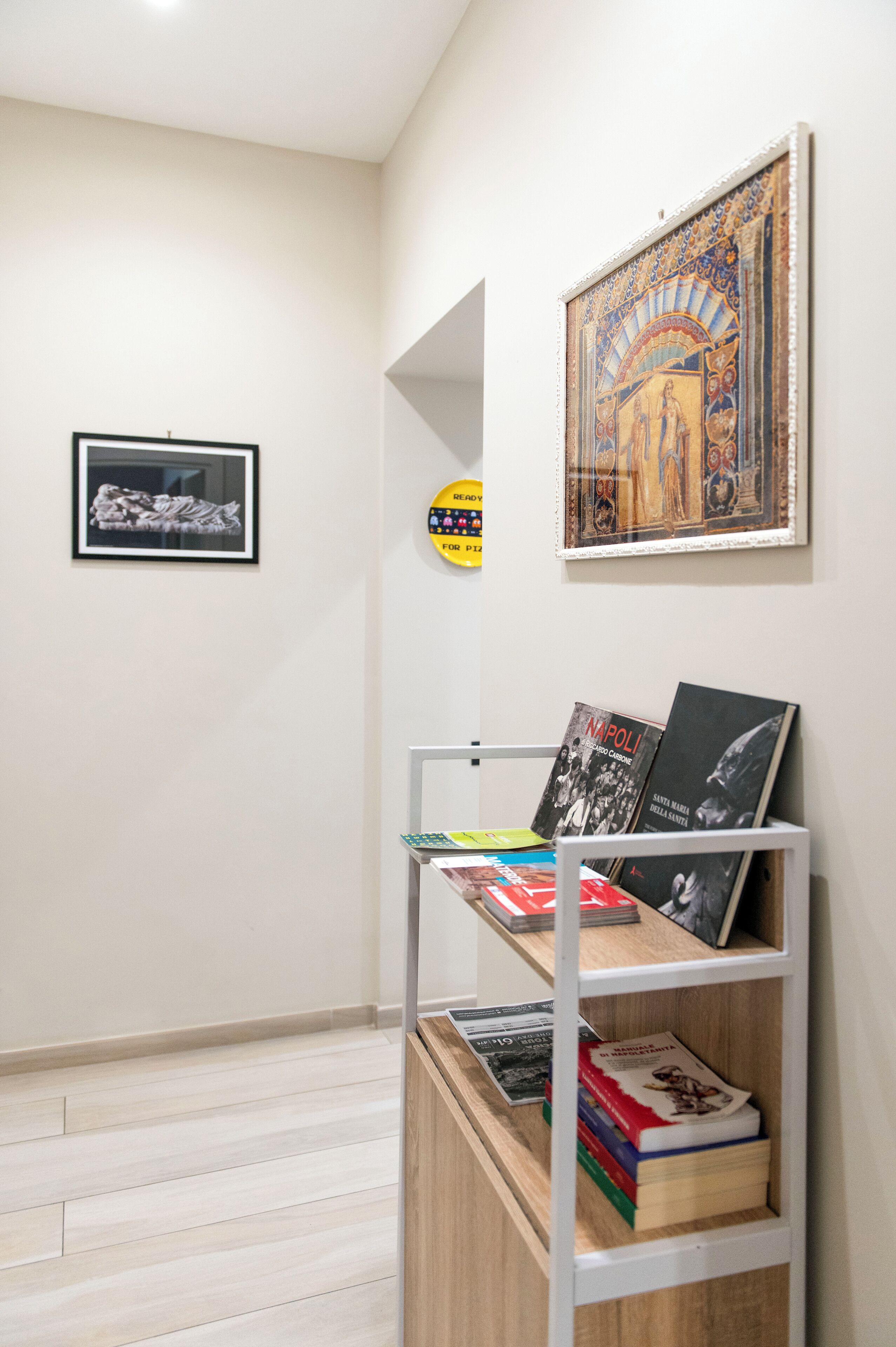 32-Zoll-Flachbildfernseher mit Satellitenempfang, iPod-Dockingstation