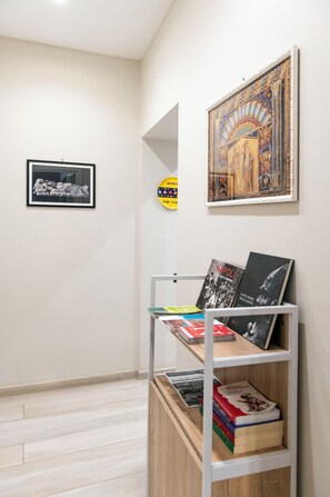 TV a schermo piatto, docking station per iPod, film pay-per-view