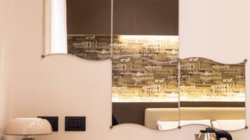 Comfort-Vierbettzimmer | Hochwertige Bettwaren, Zimmersafe, Schreibtisch, schallisolierte Zimmer