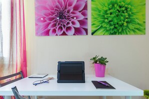 Habitació doble urbana | Minibar, caixa forta a l'habitació i decoració individual 